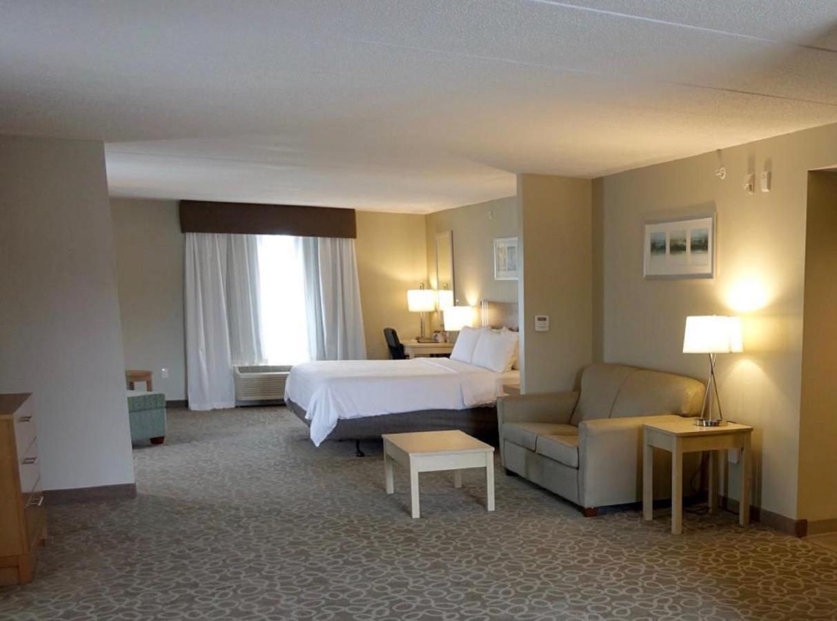 Holiday Inn Express & Suites Oshawa Downtown - Toronto Area By Ihg Εξωτερικό φωτογραφία